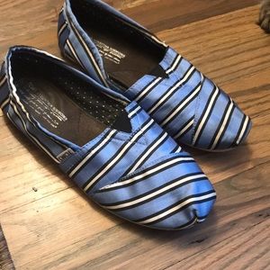 EUC blue striped Tom’s size 10